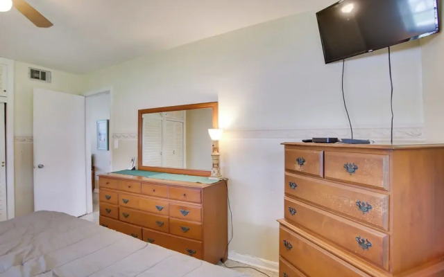 Pets Welcome: Cozy Home w/ Pool in Margate!