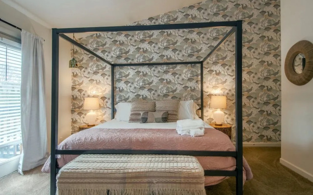 Hillwood Hideaway