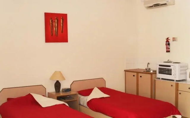 Highlander Guest House And Bar