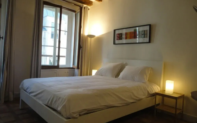 Apartments - Into Paris