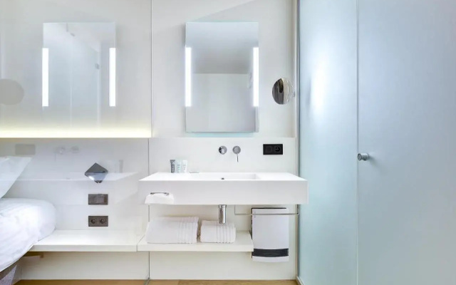 R hotel experiences
