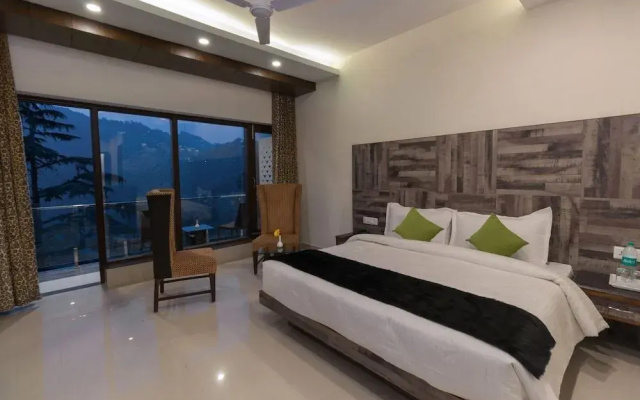 Hotel Seven Oaks