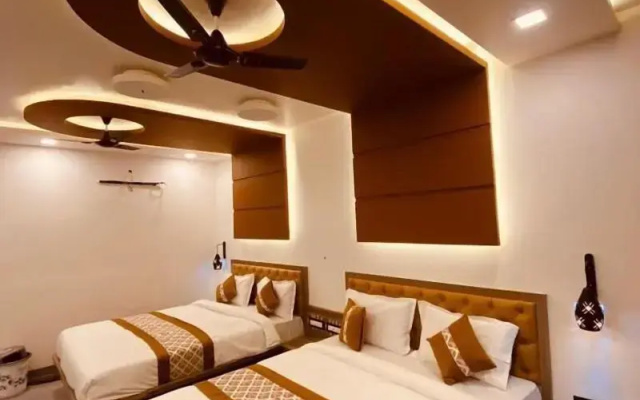 Hollywood Palace Resort