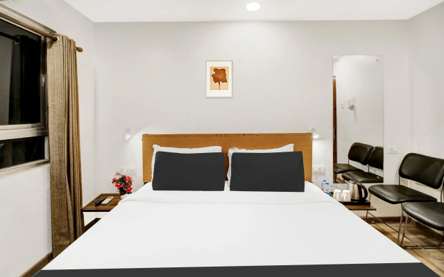 Townhouse Oak Hatigaon Near Medicity Formerly Hotel Grand Majesty