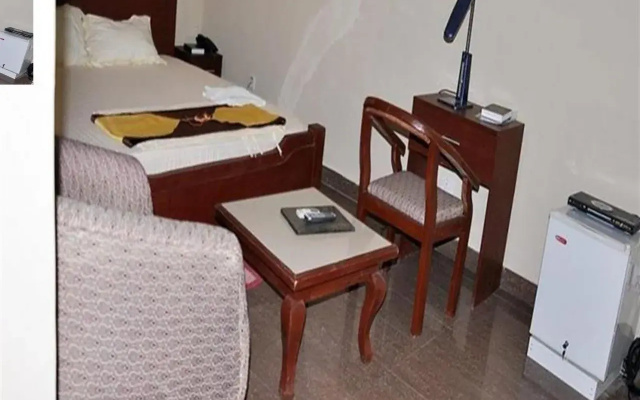 Keviz Hotel