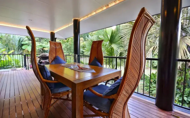 Misty Mountains Rainforest Retreat
