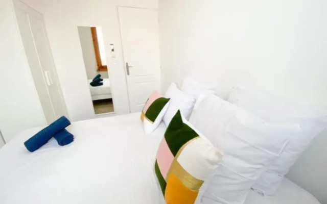 Quai St Pierre 2 bedrooms apt with sea view