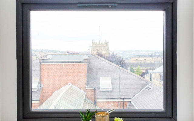 Snug Holiday Home in Bradford With Balcony