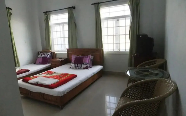 Eena Hotel