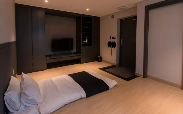R B Business Hotel