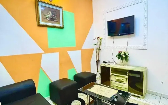 1 Bed Studio Sleeps 2 - Canal View, Parking, Wifi