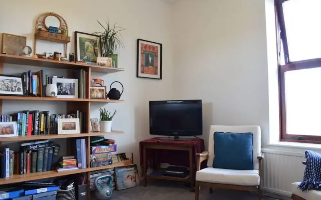 Bright Clapton 2 Bedroom Flat