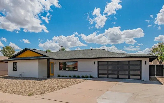 Spacious 4BR Near Old Town by WanderJaunt