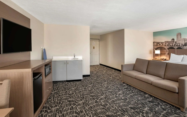 Clarion Pointe Indianapolis Airport
