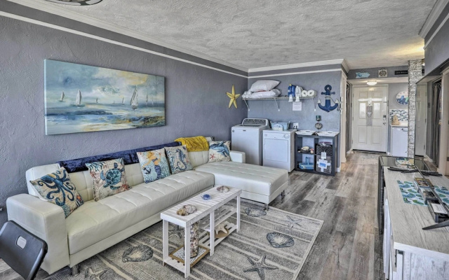 Walk to Ocean: Bright Daytona Beach Condo!
