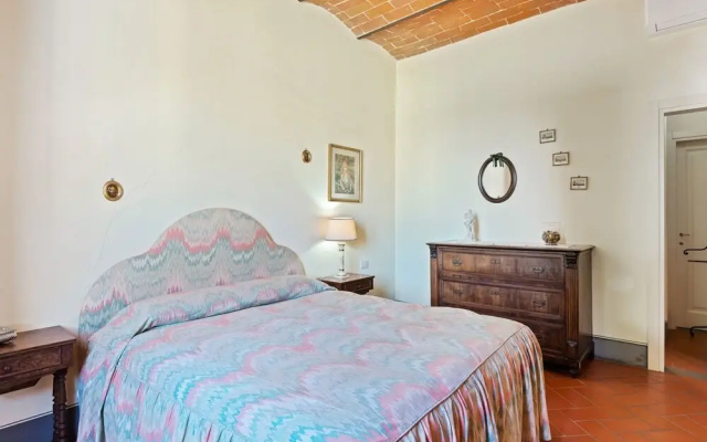 Graceful Apartment in San Miniato with Swimming Pool