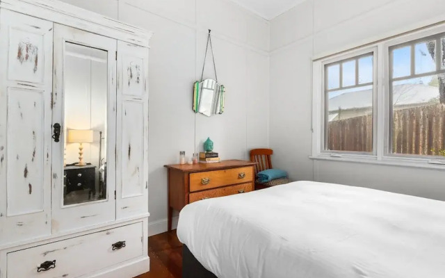 Bright 3-bed House With Garden,