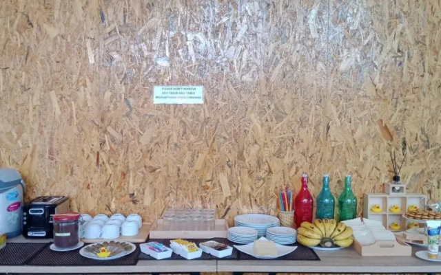 Lanta Hostel - Adults Only