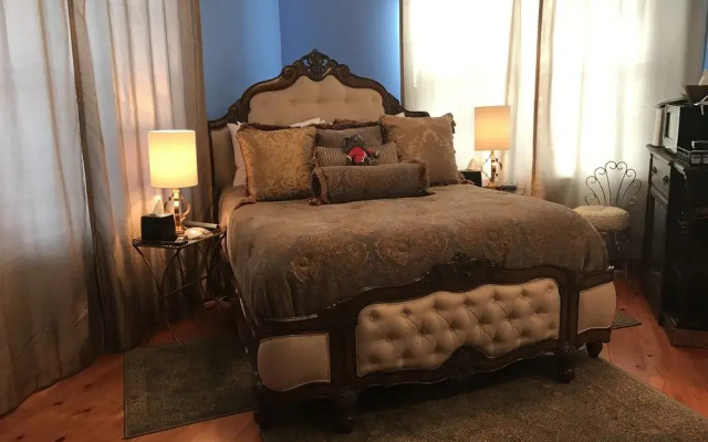 Bama Bed & Breakfast Campus