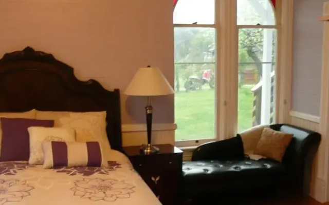 Mariposa Farmhouse