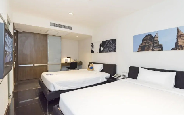 Silver Living Phrom Phong by Favstay