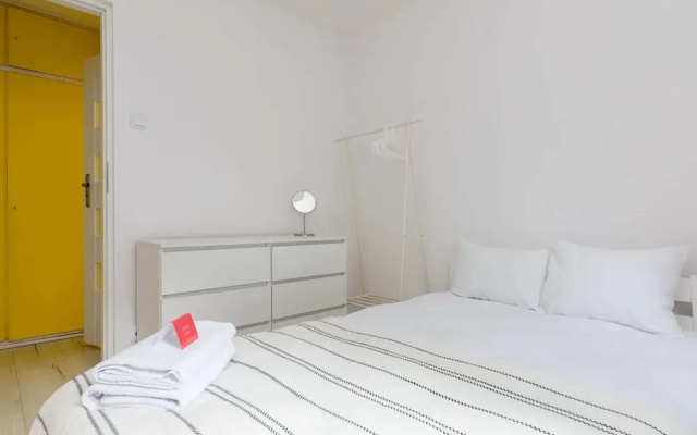 Rondo ONZ Sunny Apartment