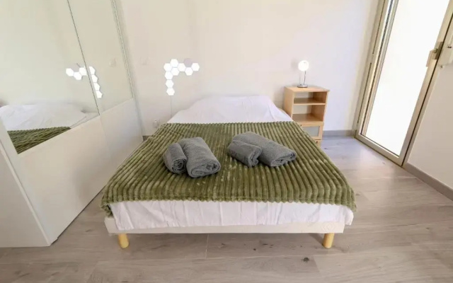 AC Appartment with terrace parking and pool- BENAKEY