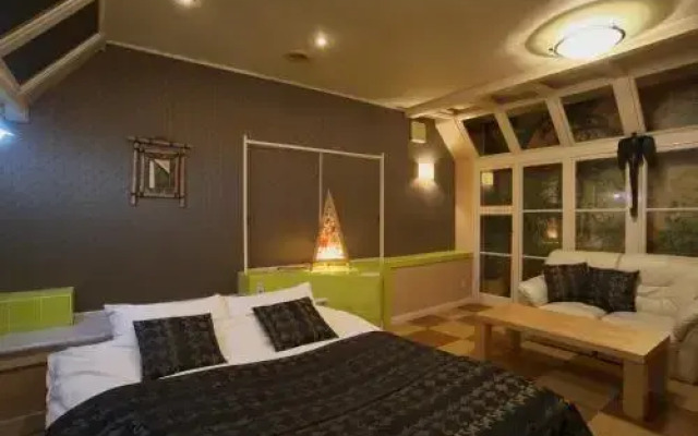 Hotel Coco-Palm (Love Hotel)