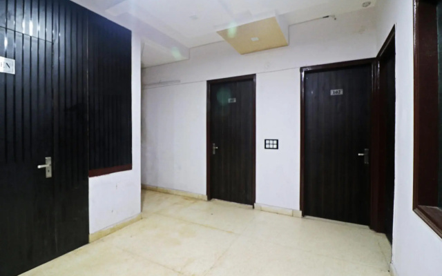 OYO 36689 Royal Cottage