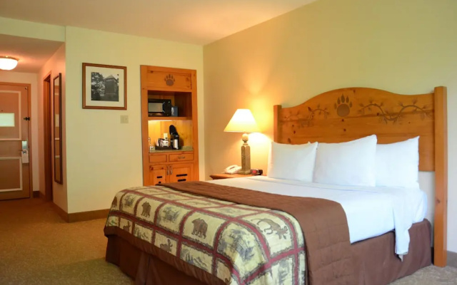 Bear Mountain Inn and Overlook Lodge