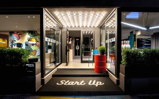 Up Hotel вид на фасад