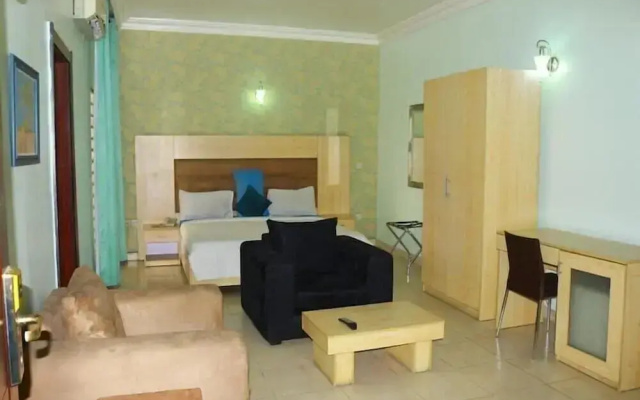 Quintessential Hotel & Suites by Badala