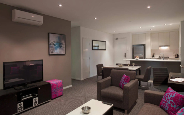 Meriton Suites Southport, Gold Coast