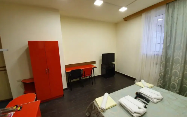 Doss Hostel And Hotel