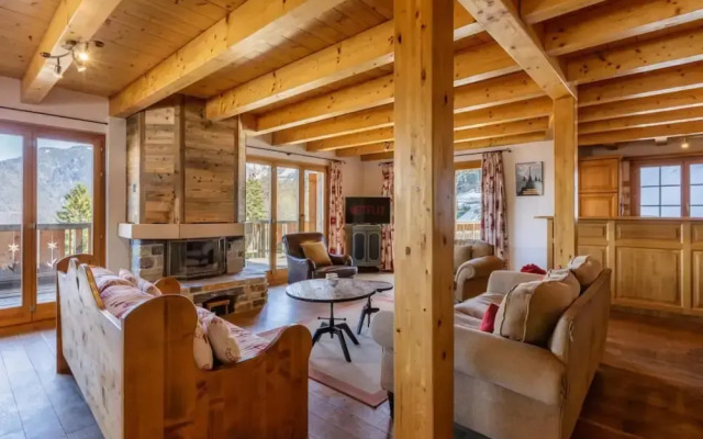 Luxury 10 pax Chalet With Incredible Views Garage