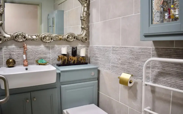 Vibrant 3 Bedroom Flat With Balcony Near Shoreditch
