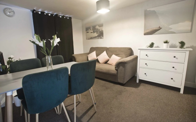 Short Stay Bristol - Freelands Front Apartment