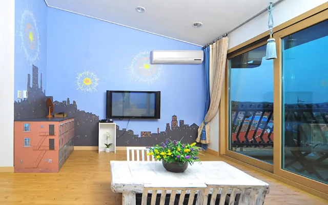 Taean (Anmyeondo) Before Sunset Pension