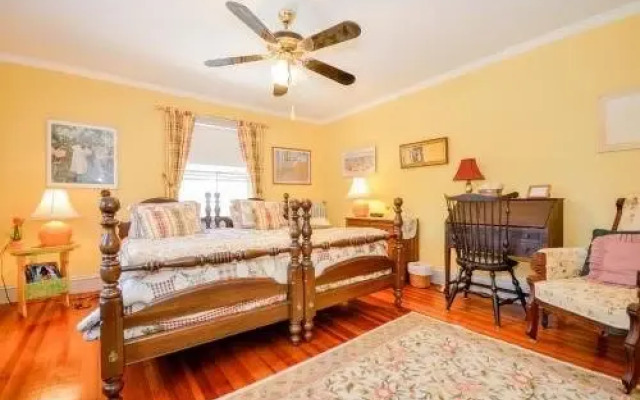 Cranberry Gardens Inn