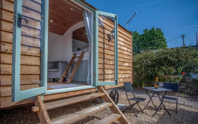Willow - 1 Bedroom Shepherd's Hut - Amroth