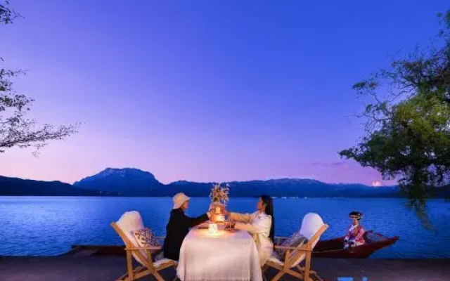Lugu Lake Scenic Area Shuitian Yishe Loft Lakeview Vacation Apartment