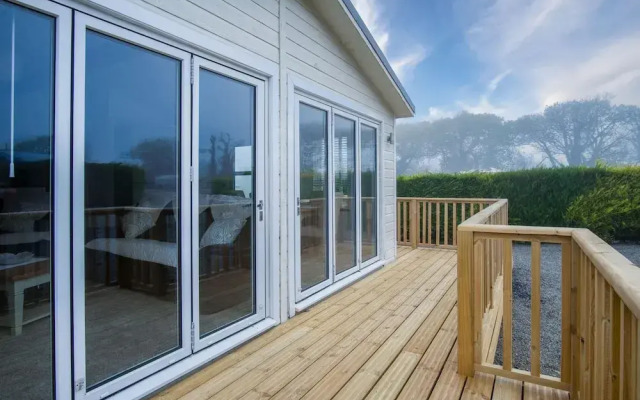 Swallow Lodge - 3 Bedroom Lodge - Wisemans Bridge