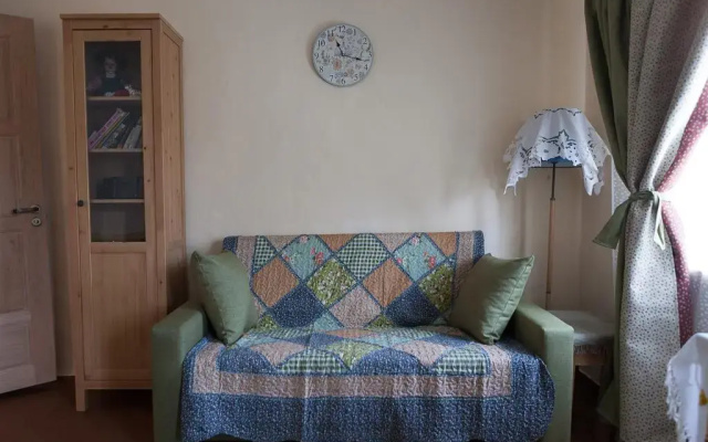 Gostevoy Dvor Dvenadtsat Mesyatsev