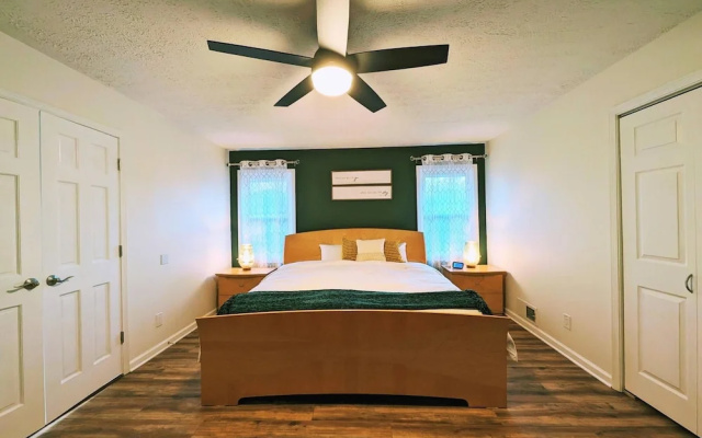 1303 Colony Dr Marietta - Full Home