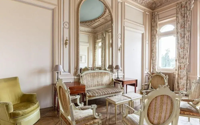 Apartment in Castle at Ocquerre With Swimming Pool