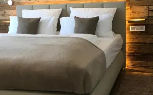 Shania Residence