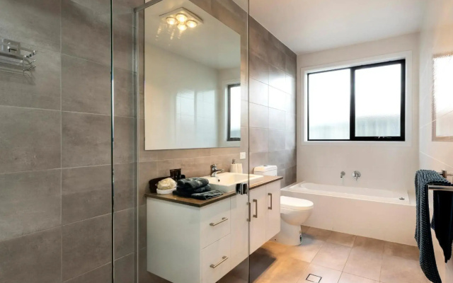 Cozy Getaway, King Bed with TV, NBN, Netflix, Nespresso