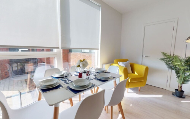Luxury Stevenage North Central Apartment Business Leisure