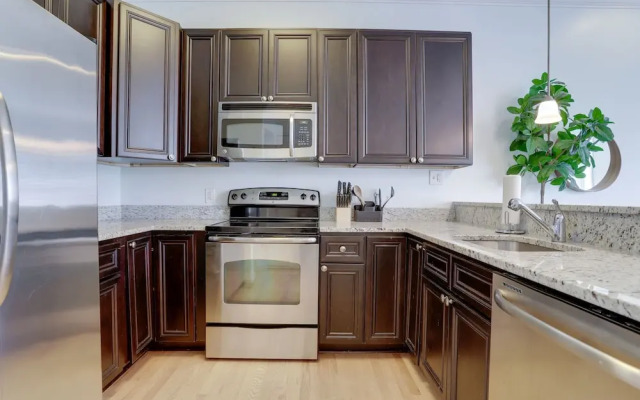 Exquisite 1 BR Apartment at Alexandria