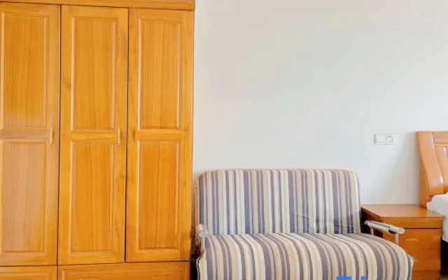Tuwu Theme Apartment (Jiashan Railway Station Renmin Avenue)